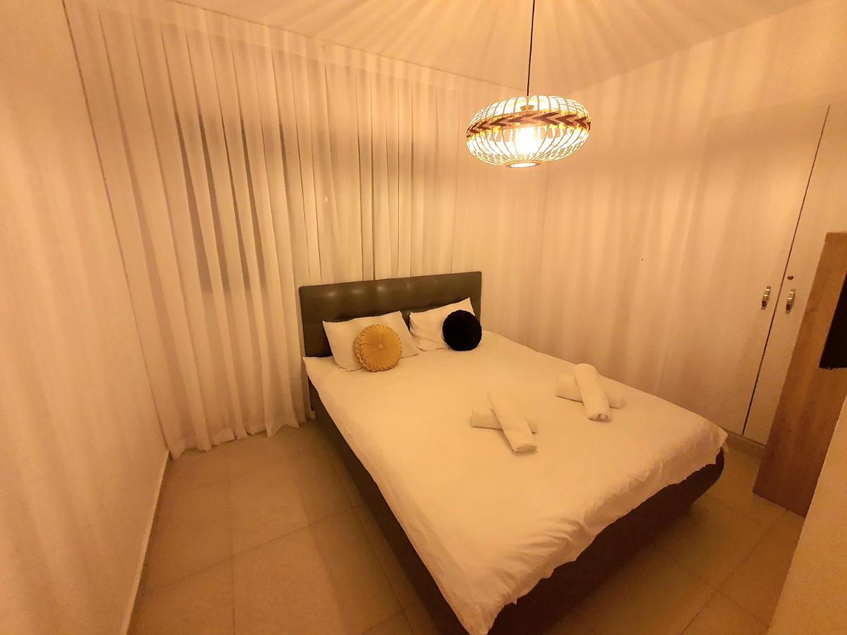 Barak Royal Suites 52 Garden - חמש דקות מהים ומהטיילת Ejlat Zewnętrze zdjęcie